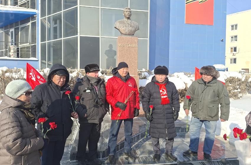 Коммунисты Якутии почтили память И.В. Сталина