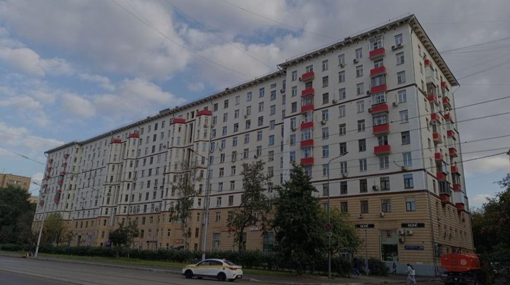 Москва. Народная приемная КПРФ. Депутат Госдумы Сергей Обухов помогает москвичам с решением коммунальных проблем