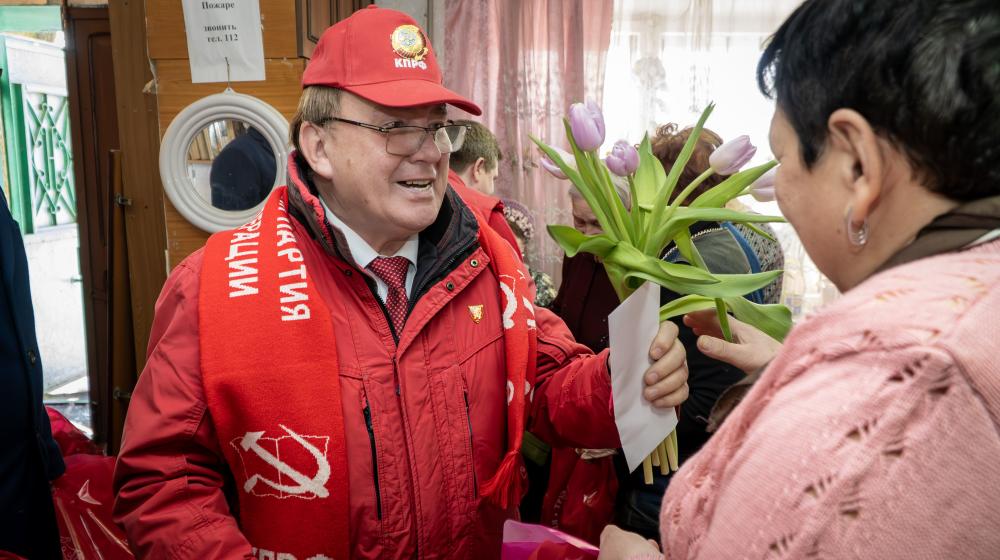 Первый секретарь Курского ОК КПРФ, депутат Государственной Думы ФС РФ председатель ЦКРК КПРФ Н.Н. Иванов с товарищами посетил Курское региональное отделение Общероссийской общественной организации «Дети войны»