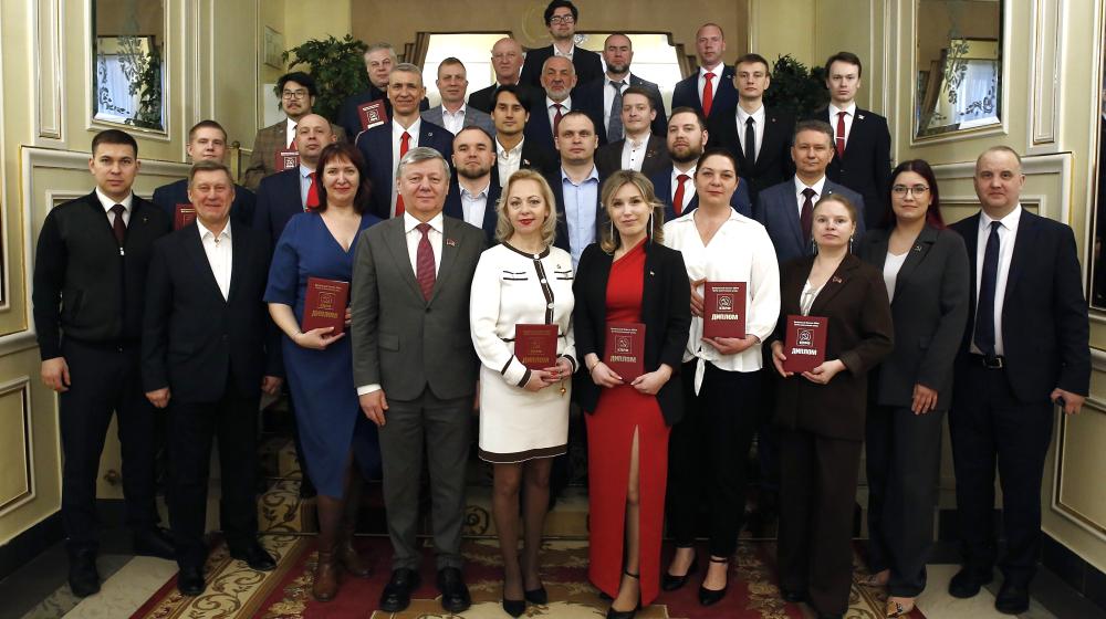 Дмитрий Новиков на вручении дипломов в Центре политической учёбы КПРФ: Победа приходит к тем, кто умеет бороться за доверие масс