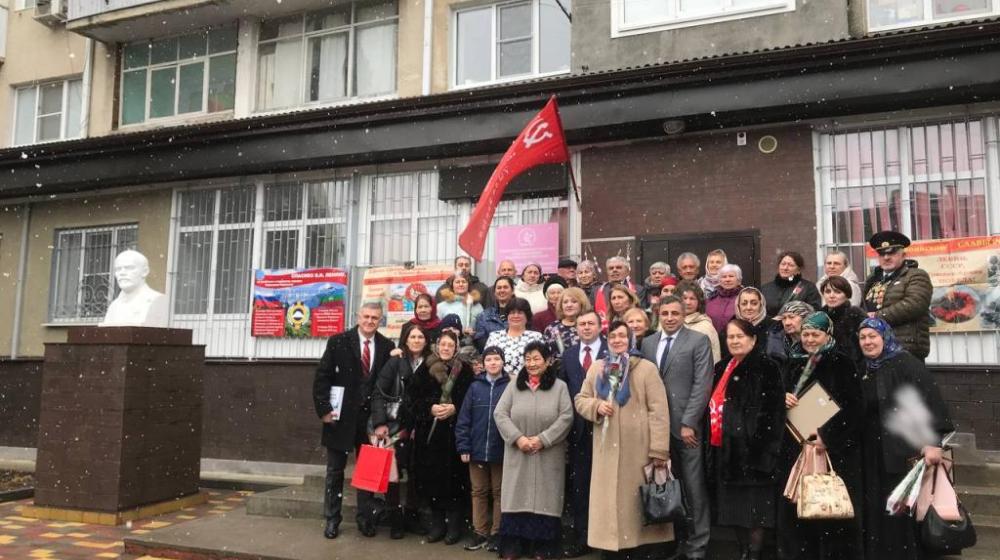 В Карачаево-Черкесском республиканском комитете КПРФ чествовали наиболее отличившихся активисток партии