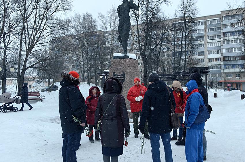 Ивановские коммунисты и комсомольцы 8 марта провели акцию «Красная улица»