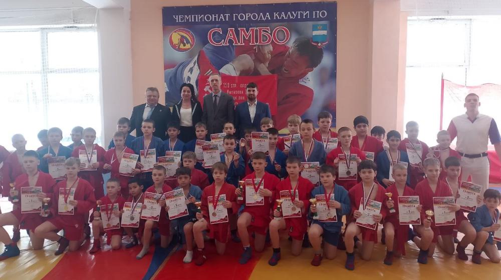 В Калуге состоялся спортивный турнир по самбо, посвящённый Дню Советской Армии и Военно-Морского Флота
