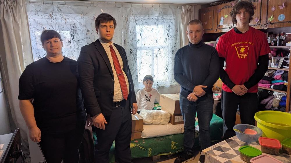 По поручению депутата Госдумы Сергея Гаврилова  малоимущим семьям Воронежа комсомольцы привезли продукты