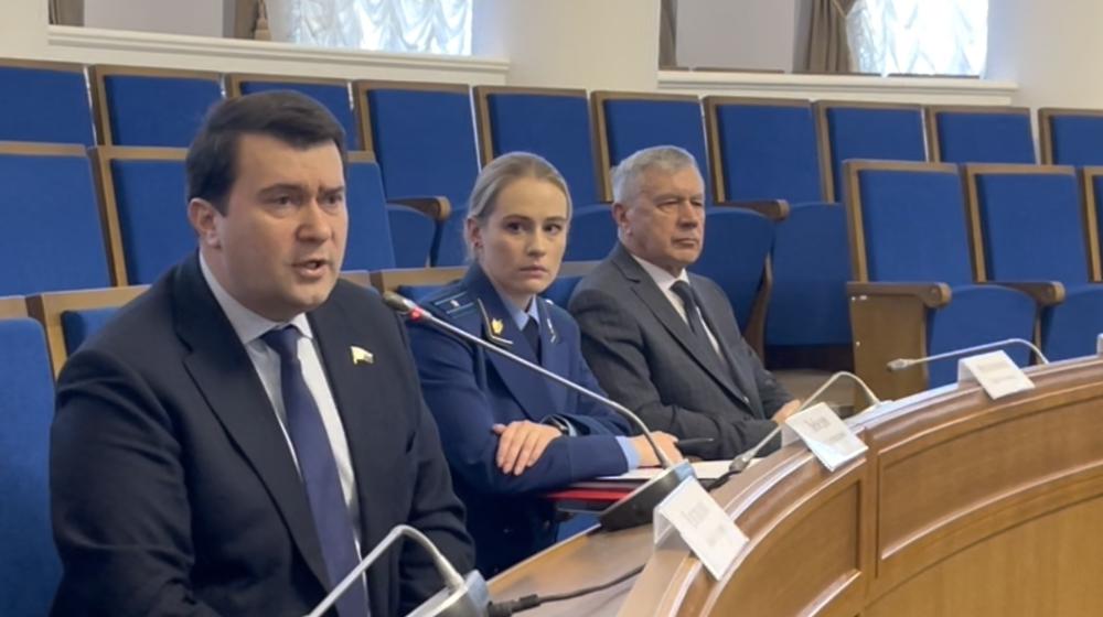 Олег Лебедев выступил на заседании Новгородской областной Думы и встретился с коллективом колхоза «Заря» в Порховском районе Псковской области