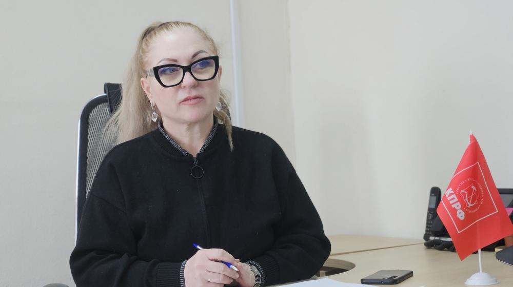 Лидер ямальских коммунистов Елена Кукушкина совершила рабочую поездку в село Яр-Сале