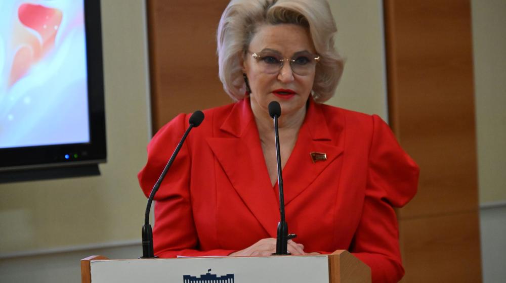 Парламентские слушания на тему: "О реализации государственной политики в отношении многодетных семей"