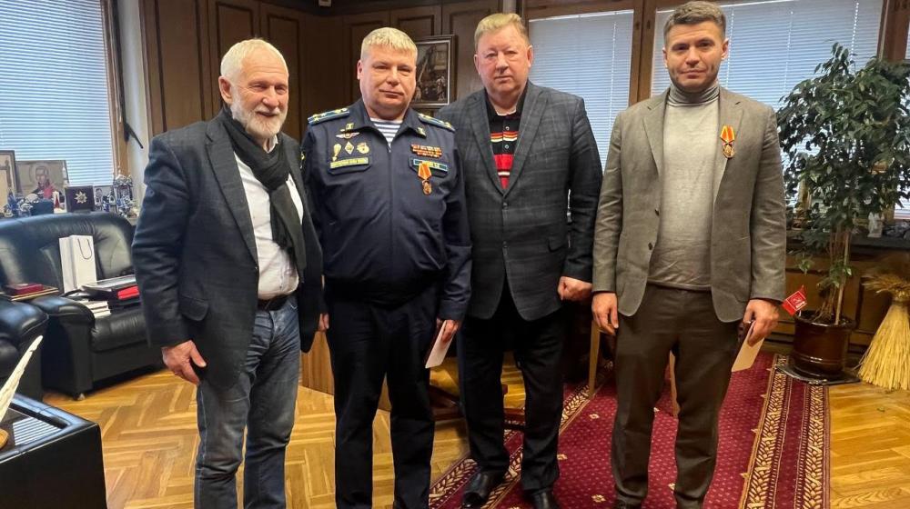 Владимир Кашин провёл встречу с офицерами СВО и вручил памятные медали