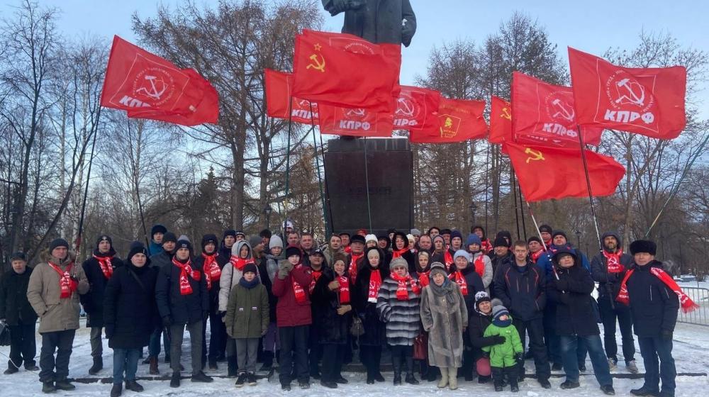 Коммунисты Пермского края провели возложение цветов в День памяти Иосифа Виссарионовича Сталина