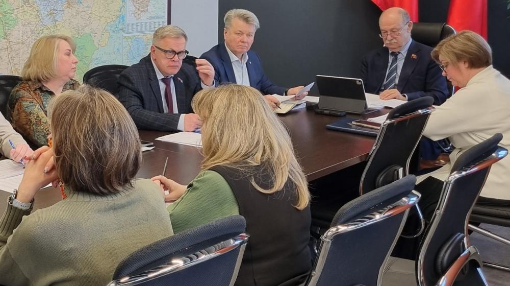 Руководитель фракции КПРФ в Мособлдуме Александр Наумов принял участие в заседании Комитета регионального парламента