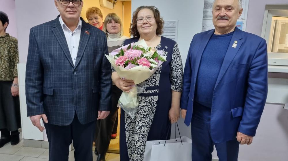 Руководитель фракции КПРФ в Мособлдуме Александр Наумов поздравил сотрудников Можайской подстанции скорой помощи