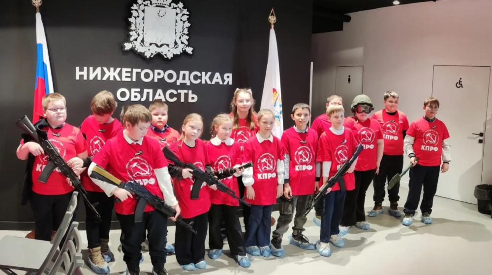 «Живая летопись мужества»: нижегородские коммунисты провели урок патриотизма для юных нижегородцев