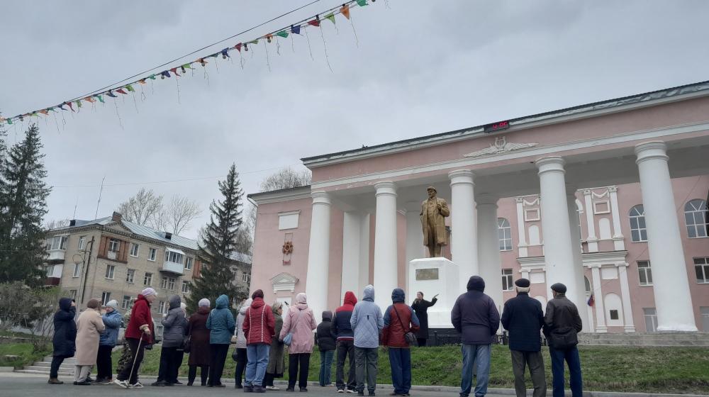 Челябинская область. В Миньяре в день 156-летия со дня рождения Владимира Ильича Ленина состоялось открытие его памятника после ремонта