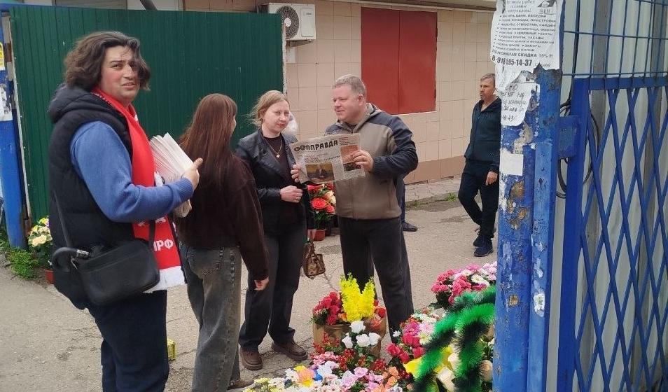 Краснодарский край. Активисты КПРФ распространяют «Правду» в сельских районах Кубани