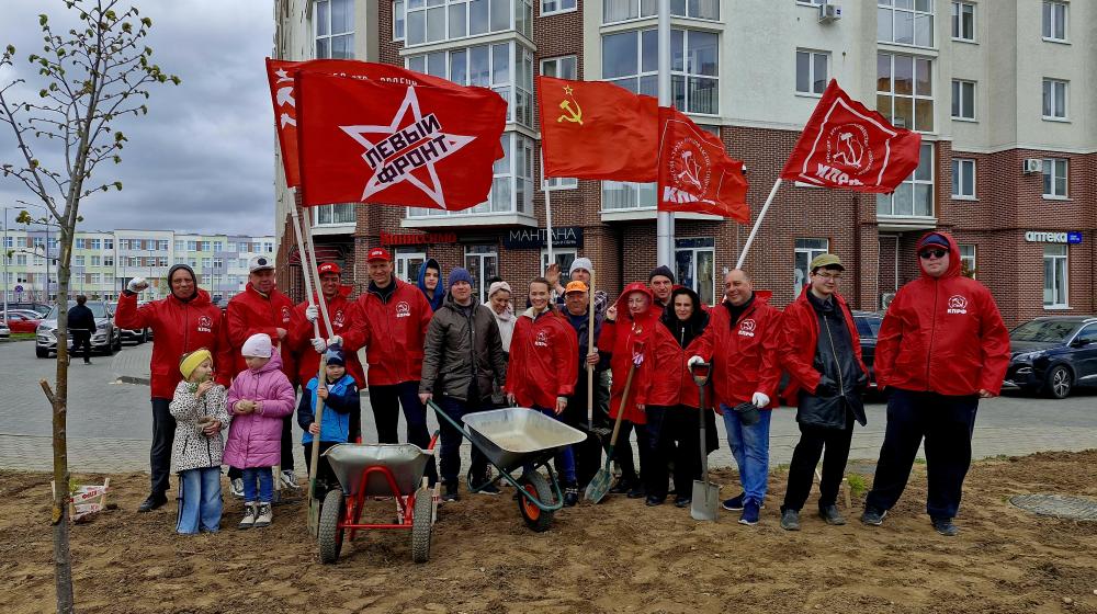 Калининградские коммунисты и жители провели субботник в преддверии 1 Мая