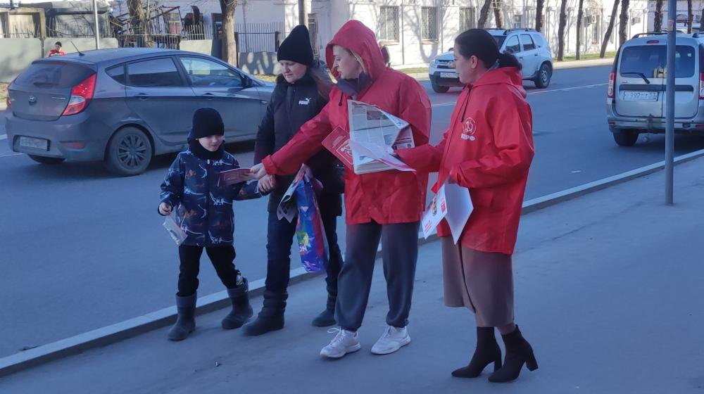 Голос людей должны услышать! Новгородские коммунисты продолжают Народный референдум