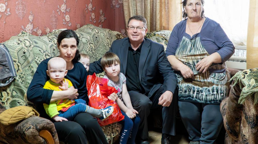Курские коммунисты посетили Касторное и оказали помощь семьям