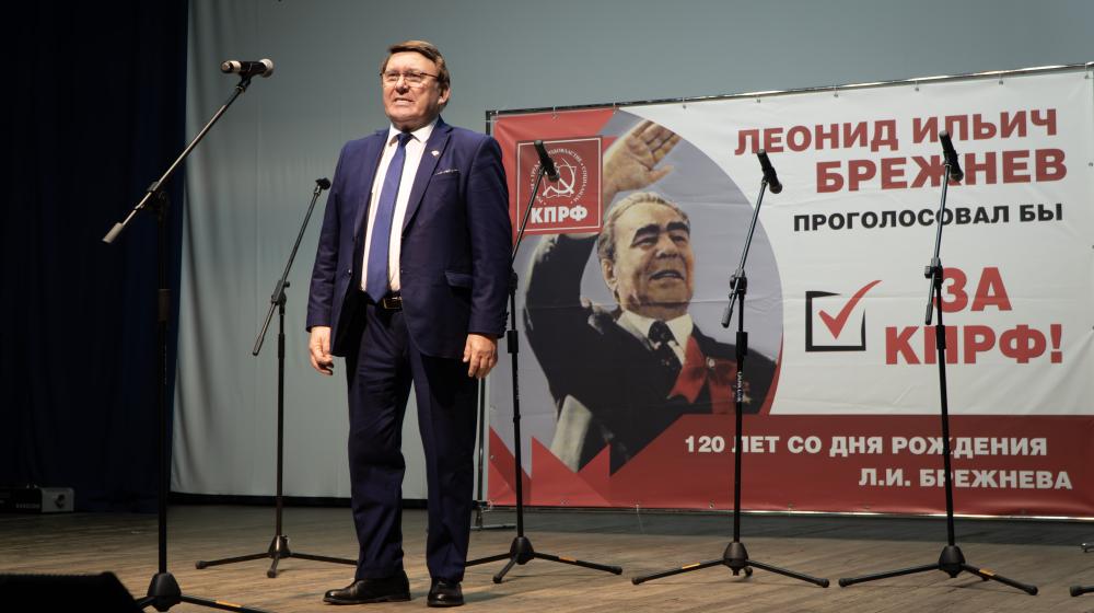 Первый секретарь Курского обкома КПРФ Н.Н. Иванов провел в Обояни концерт, посвящённый 120-летию Леонида Ильича Брежнева
