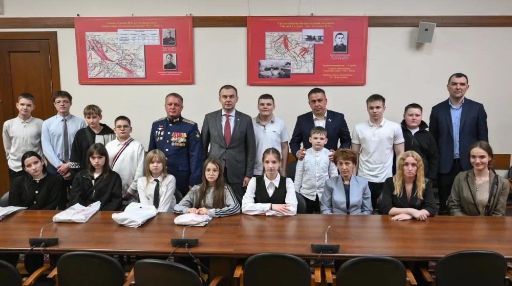 Юрий Афонин и Айрат Гибатдинов в Госдуме провели встречу с детьми героев СВО