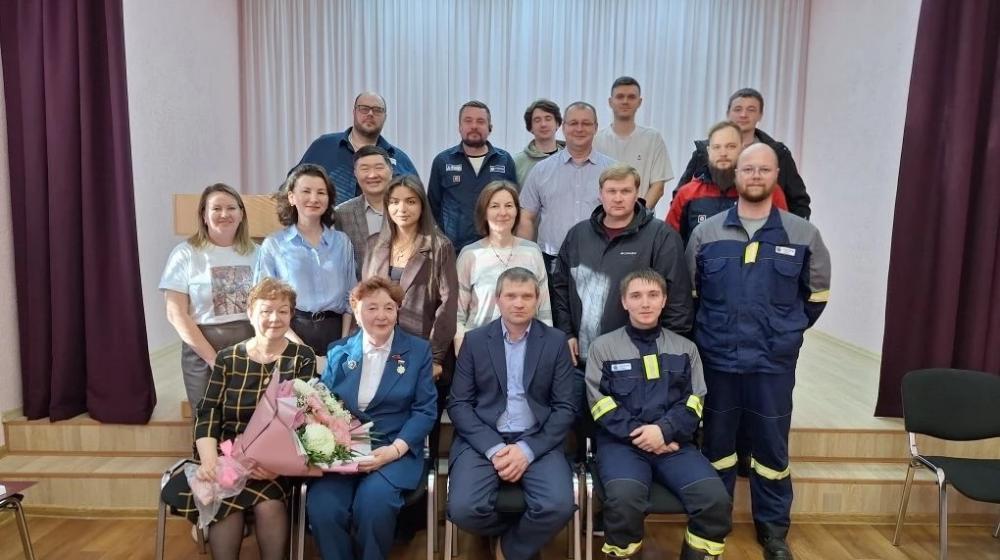 Тюменская область. Депутат КПРФ Тамара Казанцева наградила сотрудника Тобольских электросетей