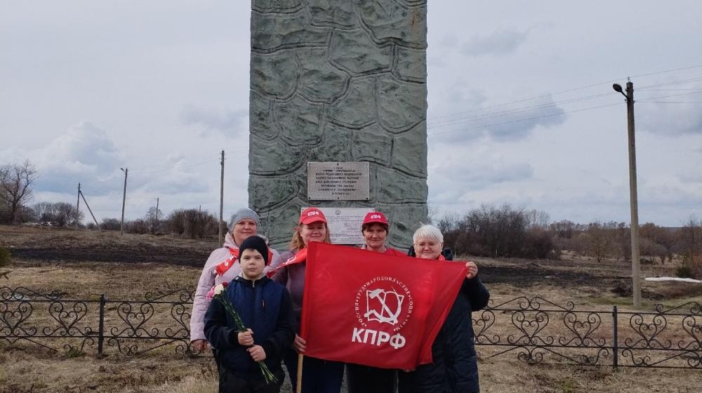 Мордовия. Связь времён: коммунисты Инсарского района почтили память героев-стратонавтов в год 65-летия гагаринского старта
