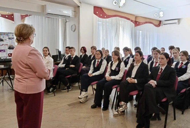 Ольга Алимова: "Прочитала лекцию перед старшеклассниками 8-й Гимназии г. Энгельса"