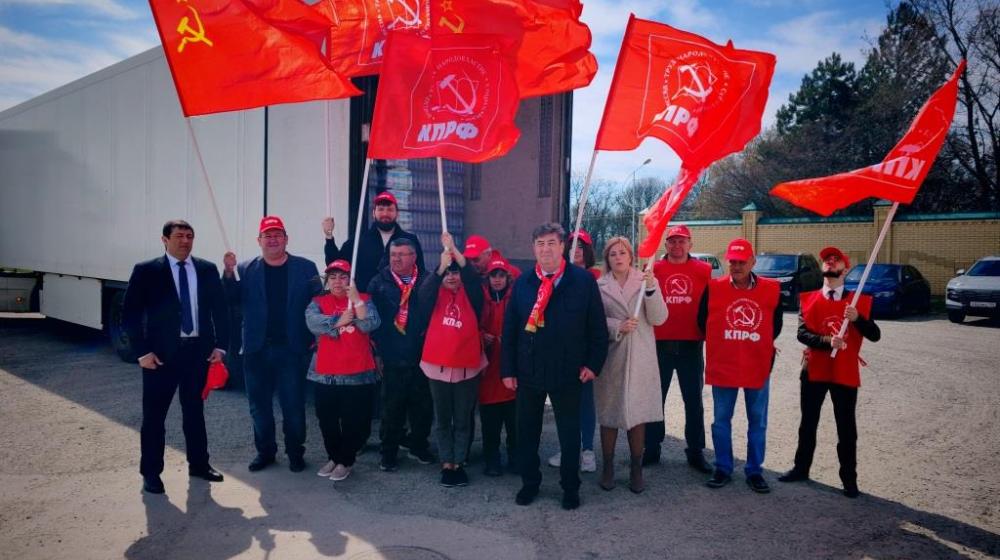 Коммунисты Ставрополья направили питьевую воду пострадавшим от наводнения жителям Республики Дагестан
