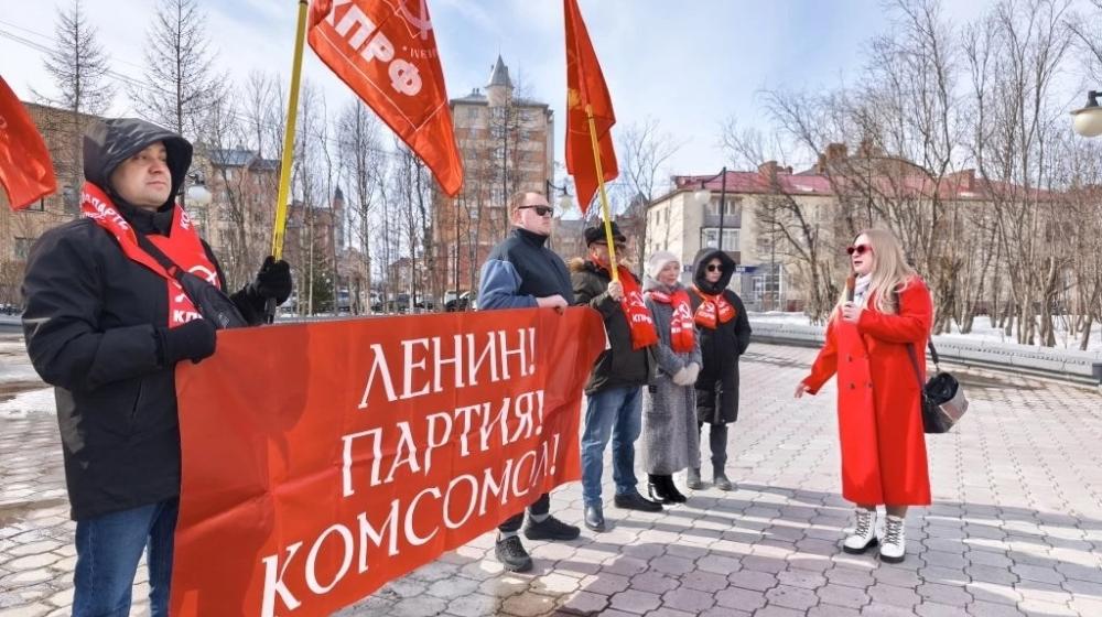 Ямало-Ненецкий автономный округ. В Салехарде состоялся митинг в честь 156-й годовщины со дня рождения В.И. Ленина