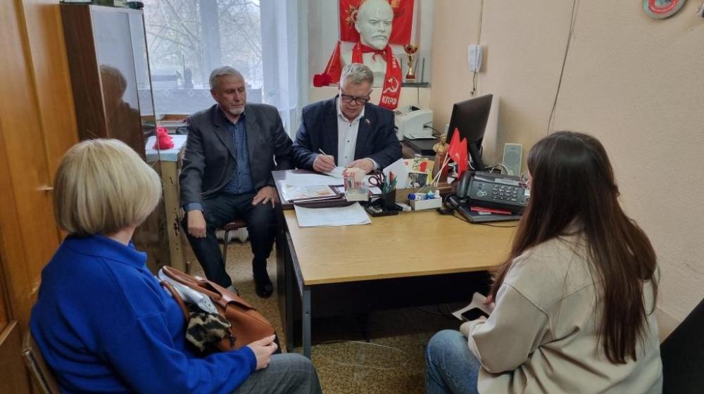 Руководитель фракции КПРФ в Мособлдуме Александр Наумов провел прием жителей в Можайске