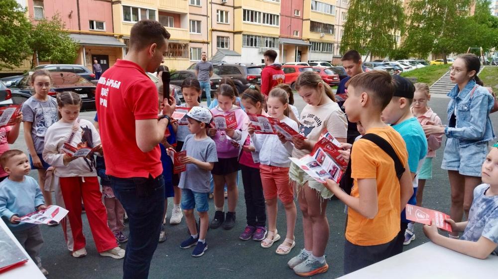 Самара. Патриотический урок «Знамя нашей Победы» в Промышленном районе ко дню рождения пионерии