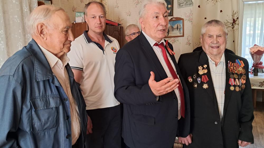 Секретари Тамбовского обкома КПРФ поздравили с Днем Победы ветерана Великой Отечественной войны, коммуниста Николая Ивановича Торопцева