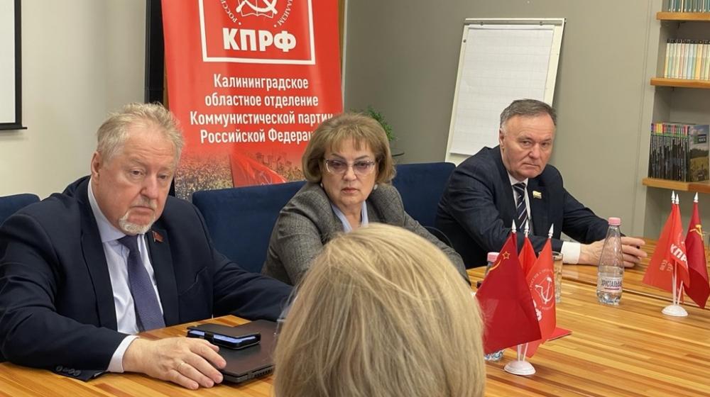 KaliningradToday. «Хватит выживать»: депутаты Госдумы от КПРФ Сергей Обухов и Ольга Алимова обсудили в Калининграде рост тарифов, жильё и экологические проблемы