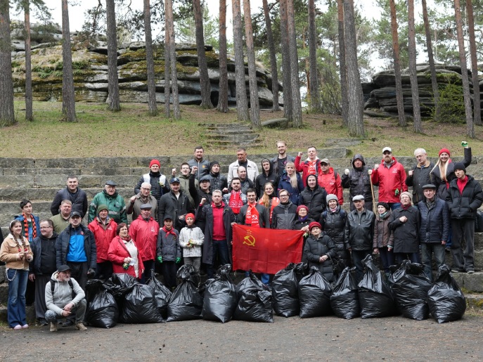 Свердловские коммунисты тепло встретили Первомай