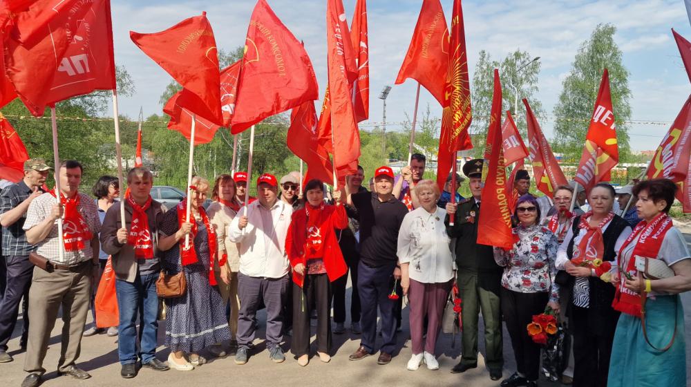 Рязанские коммунисты отметили 81-летие Победы под Красными Знаменами