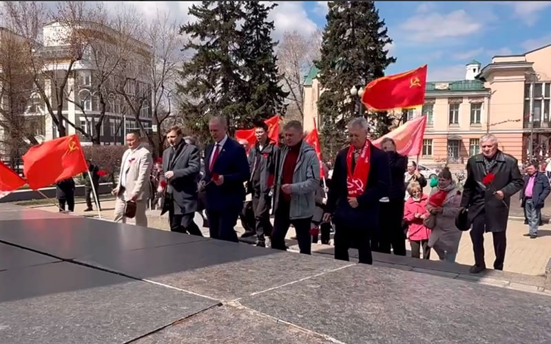 Силовики начали преследовать жителей Иркутска за возложение цветов 1 мая