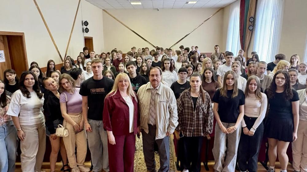 Курская область: Александр Анпилов рассказал студентам о цене Победы и защите исторической правды