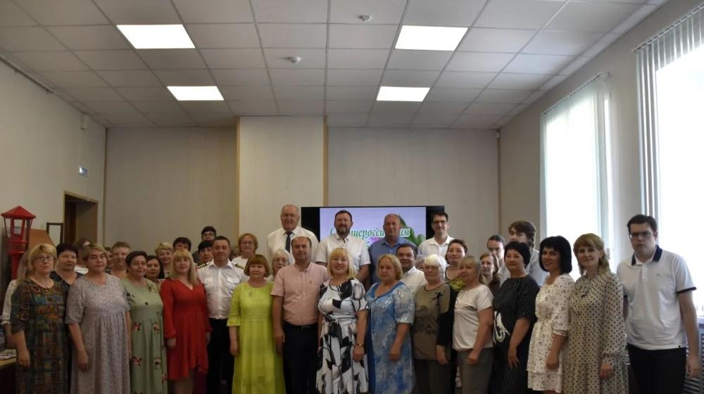 Рязанские коммунисты в г. Сасово поздравили библиотекарей с профессиональным праздником и посетили местное летное училище