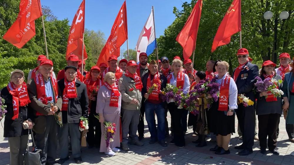 Запорожская область. В Мелитополе партактив возложил цветы к бюсту И.В. Сталина