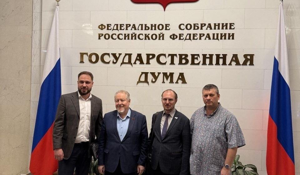 Москва. Народная приемная КПРФ. Депутат Госдумы Сергей Обухов провел встречу с представителями ассоциации малых операторов связи