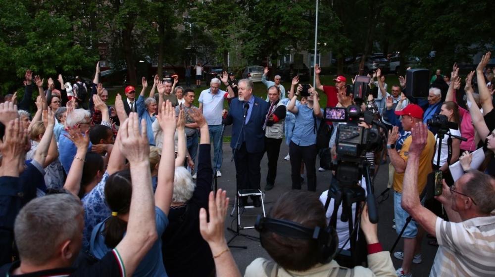Москва. Народная приемная КПРФ. Депутат Госдумы Сергей Обухов продолжает помогать жителям Котловки в их борьбе против магистрали