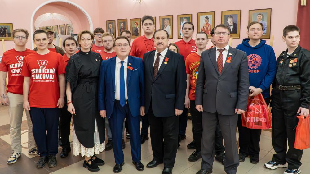 Н.Н. Иванов провел торжественное собрание-концерт, посвященные Дню международной солидарности трудящихся, Дню Победы и 120-летию со дня рождения Л.И. Брежнева