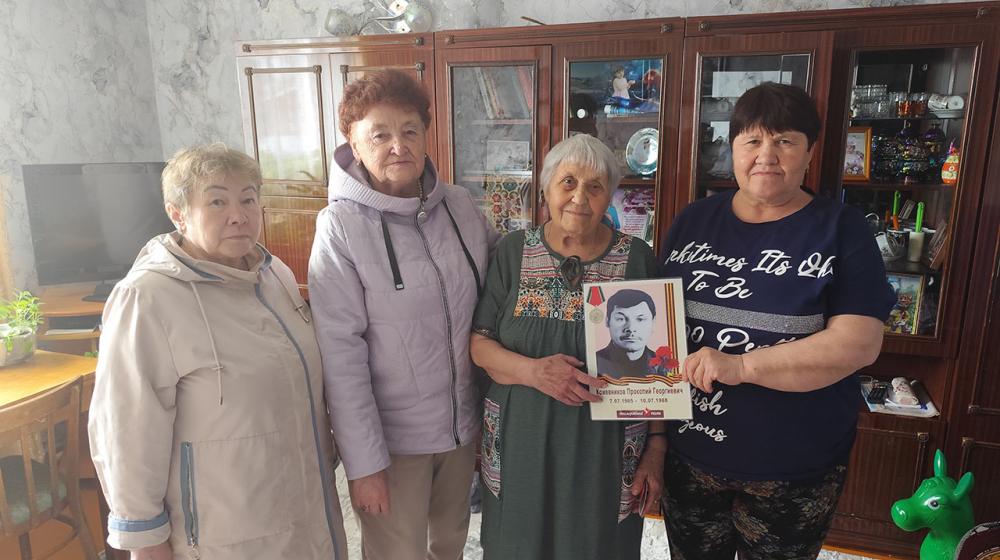 Лидер коммунистов Тюменской области Тамара Казанцева вручила памятные медали ветеранам Уватского района