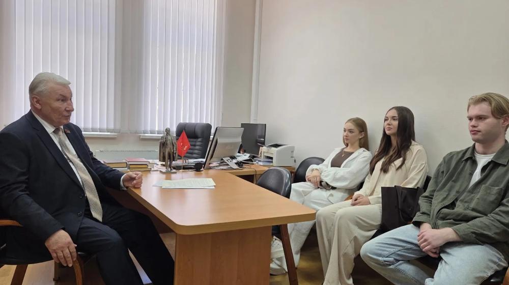 Лидер тамбовских коммунистов Андрей Жидков встретился со студентами