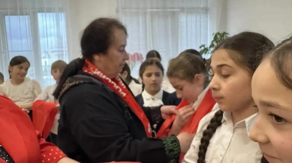 В Карачаево-Черкесии состоялся массовый прием в пионеры