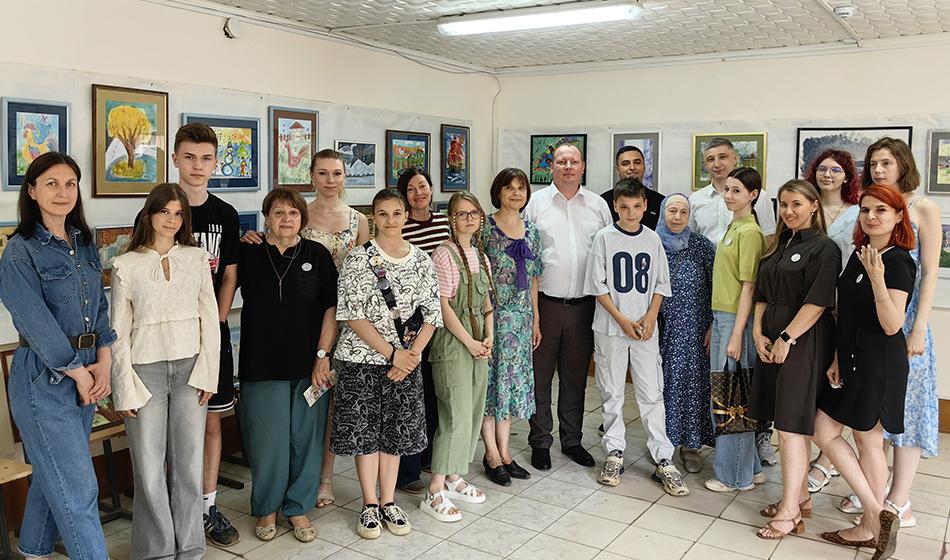 Лидер ивановских коммунистов Александр Бойков на юбилейной выставке архитектуры и дизайна