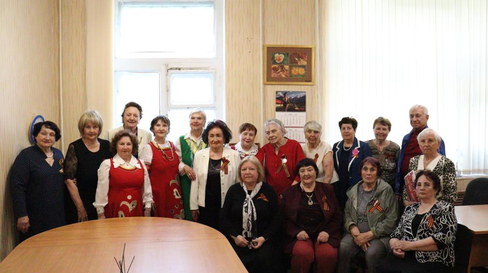 Накануне Великой Победы волгоградские ветераны получили подарки и поздравления от коммунистов Сталинградского обкома КПРФ