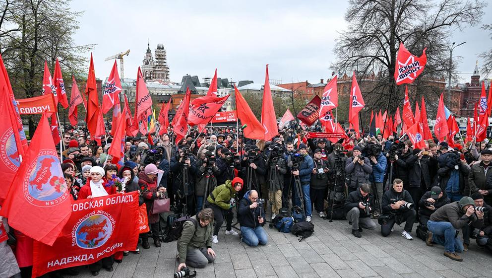 Газета «Правда» о первомае в Минске, Бишкеке, Праге, Гаване
