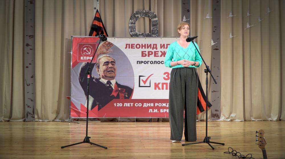 Курск. Н.Н. Иванов провел в Тазовском сельском Доме культуры Золотухинского района торжественное собрание - концерт