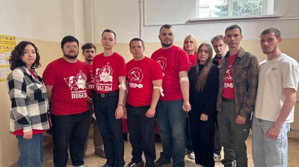 Комсомольцы Луганска сдали кровь пострадавшим в Старобельске