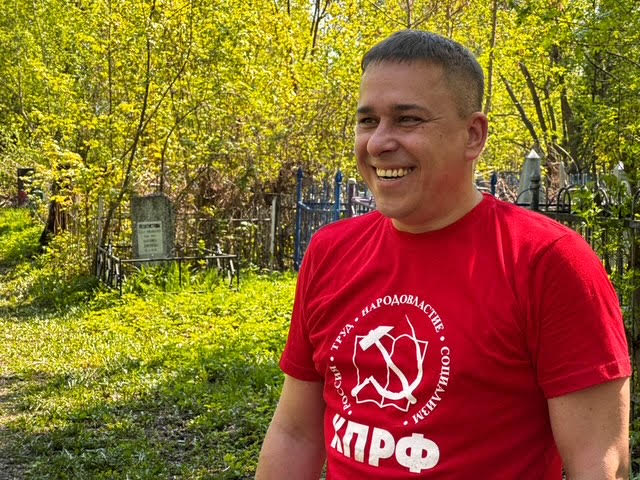 Предпраздничный субботник: ульяновские коммунисты привели в порядок могилы героев на Воскресенском некрополе